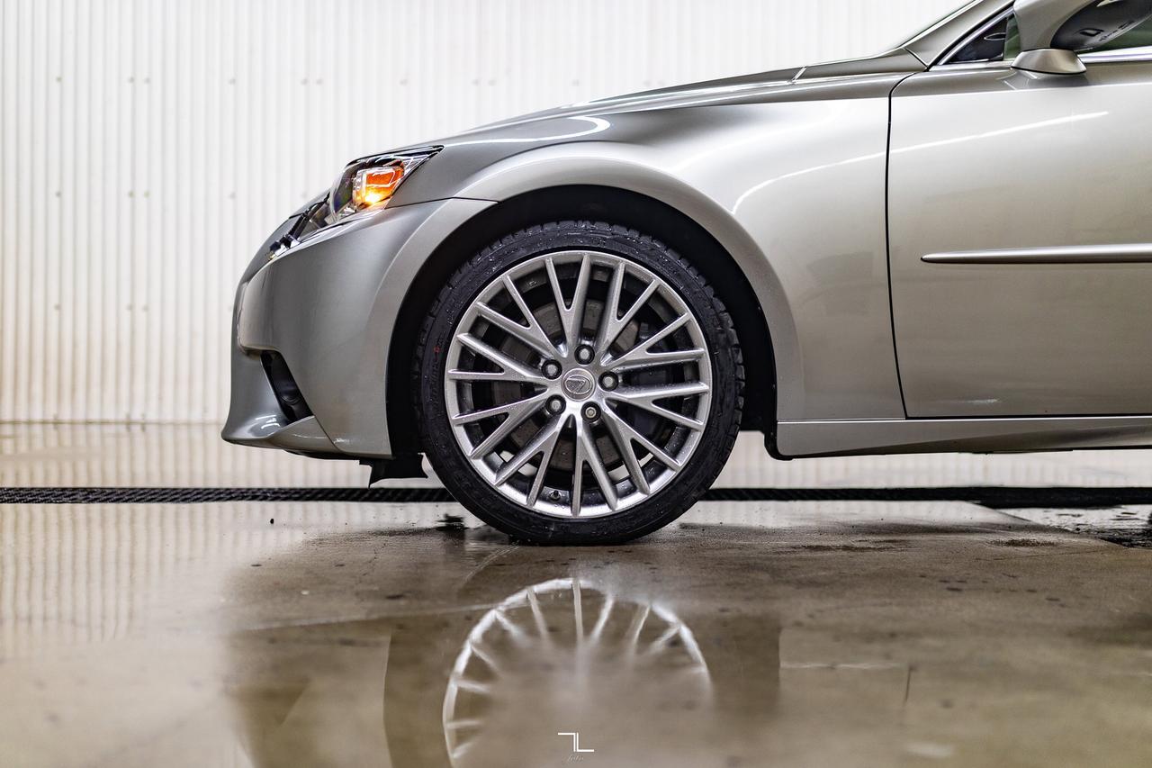 2016 Lexus IS 300 AWD Luxury Leather Roof BCam Red Deer AB