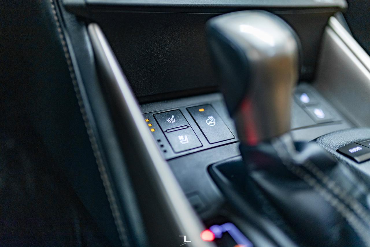 2016 Lexus IS 300 AWD Luxury Leather Roof BCam Red Deer AB