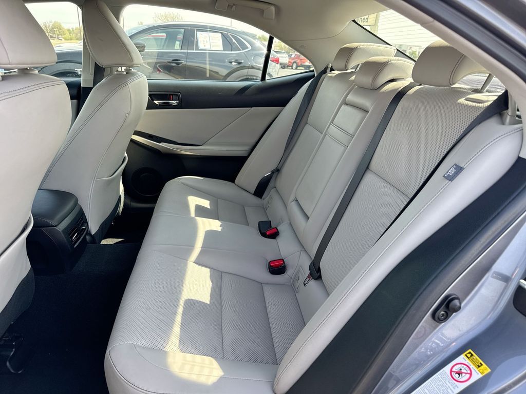 2016 Lexus IS 300 - Photo 22