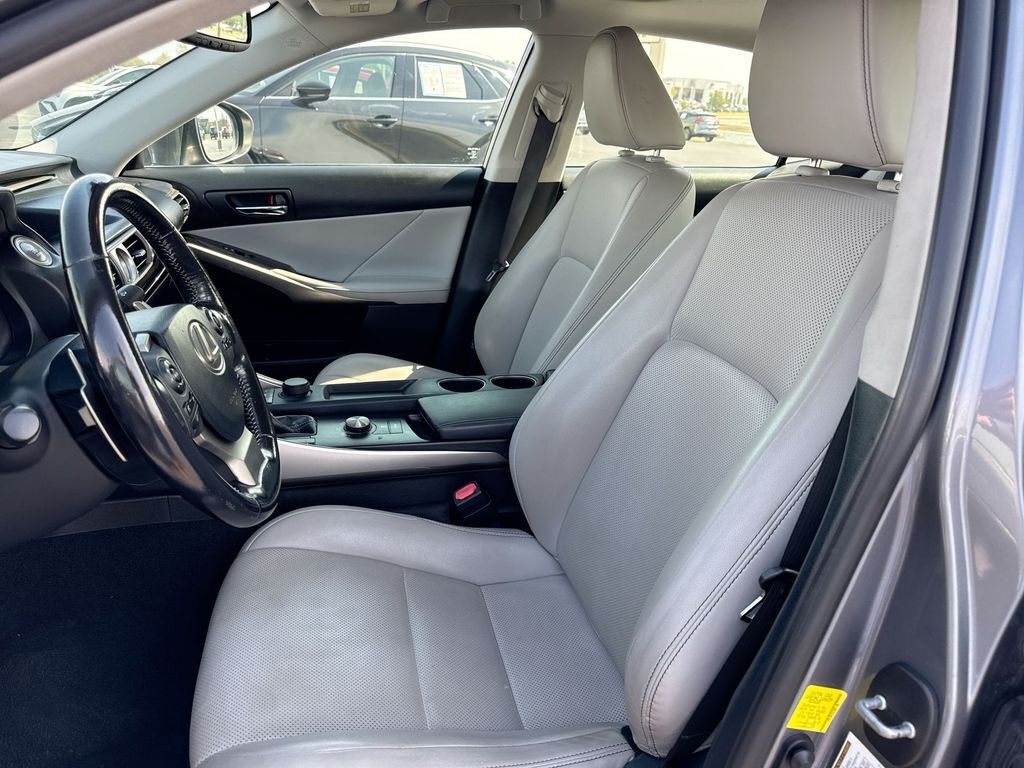 2016 Lexus IS 300 - Photo 11