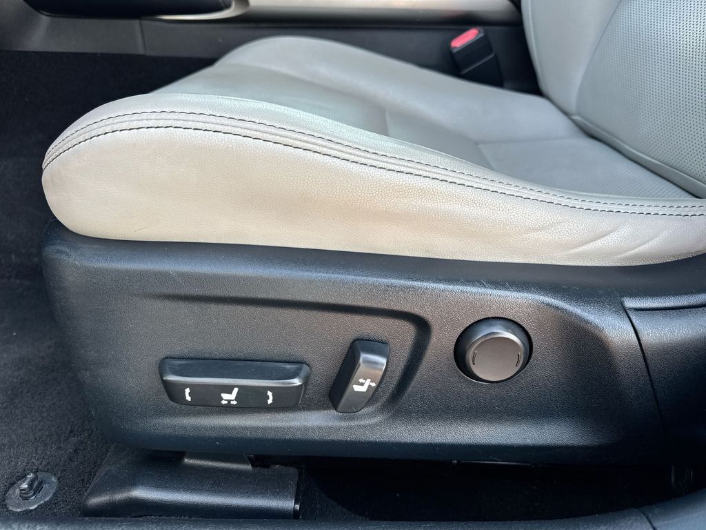 2016 Lexus IS 300 - Photo 12