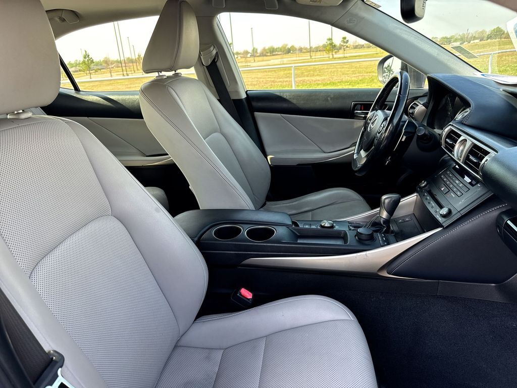 2016 Lexus IS 300 - Photo 24
