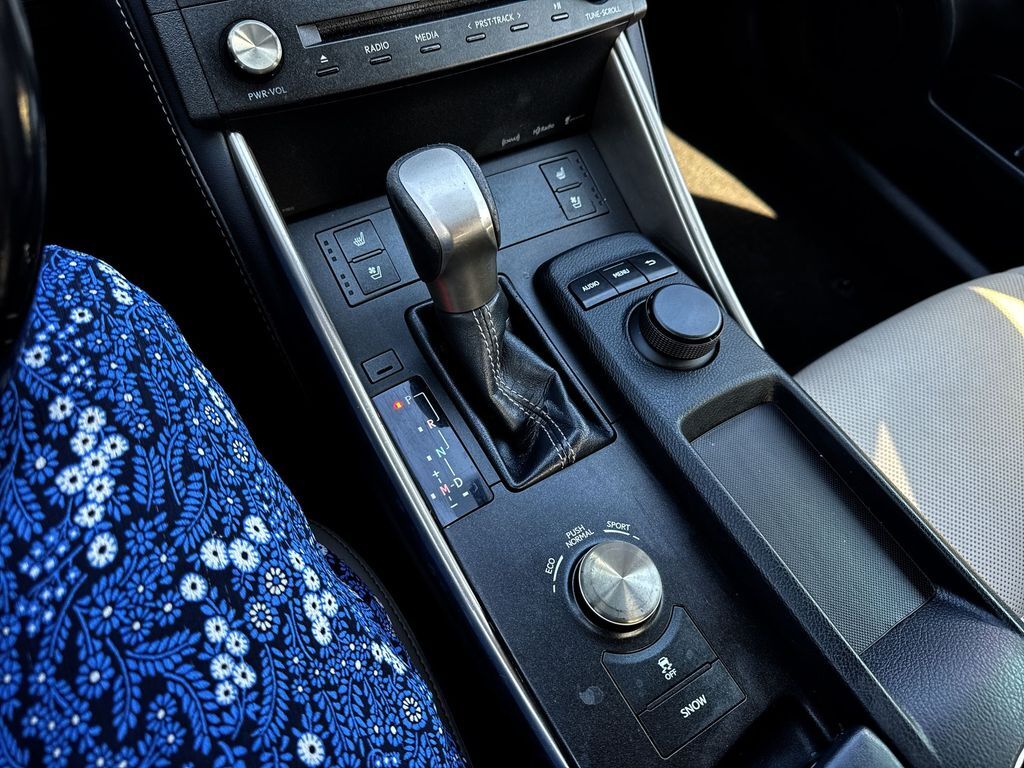 2016 Lexus IS 300 - Photo 19
