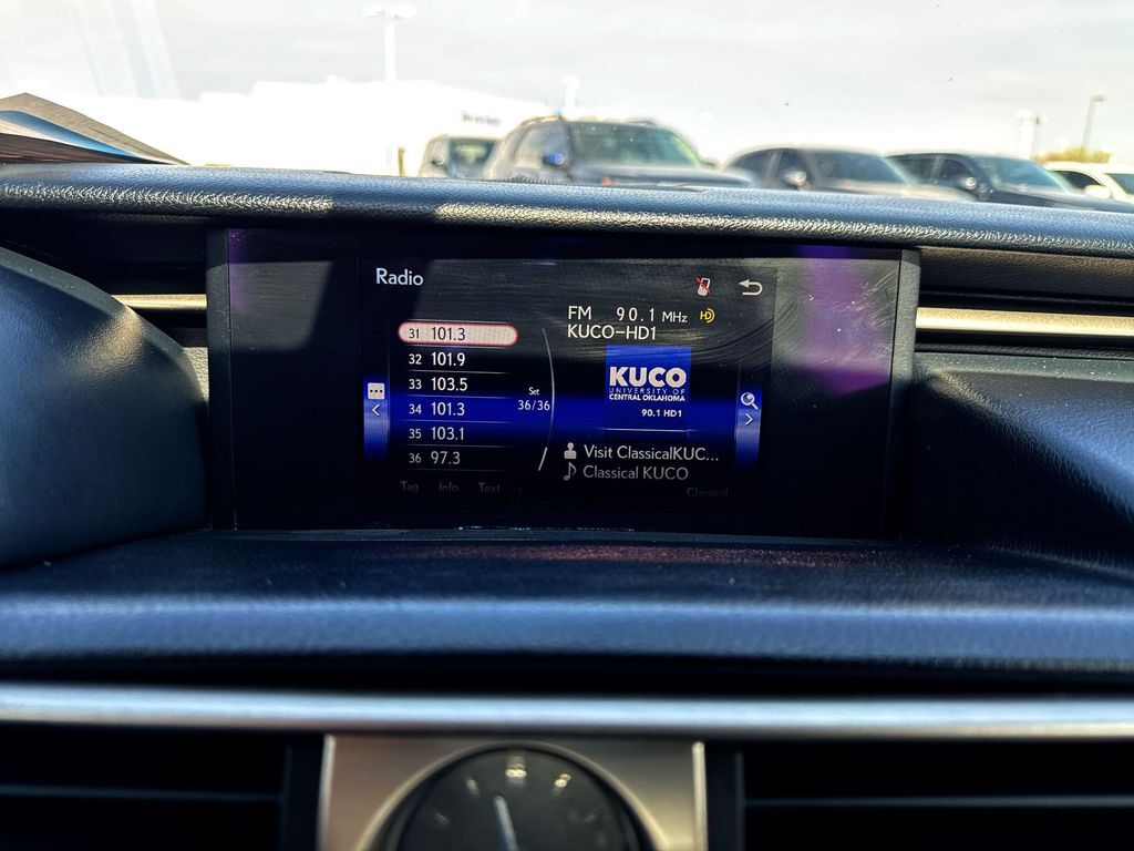 2016 Lexus IS 300 - Photo 16