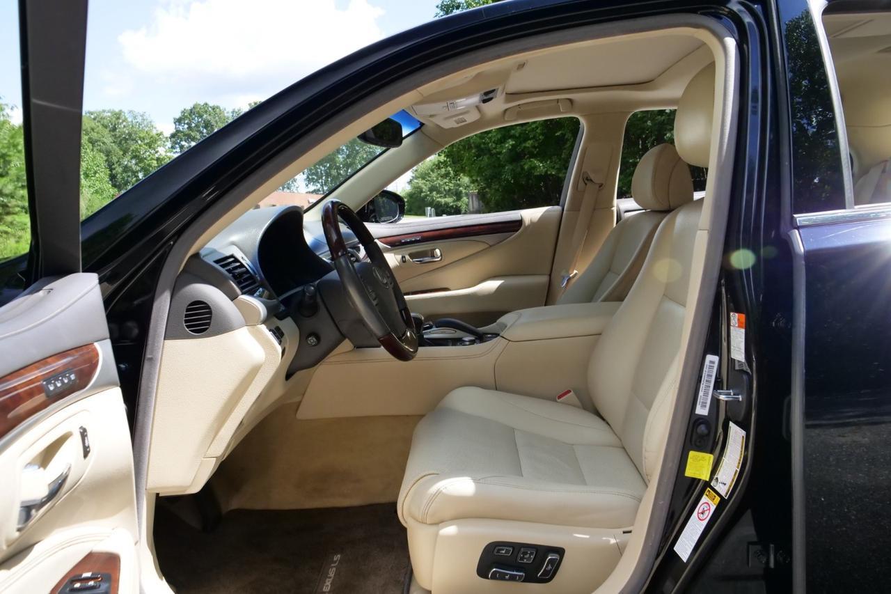 2016 Lexus LS 460 / 4.6L V8 / Comfort Package / Sunroof! Lincolnton NC