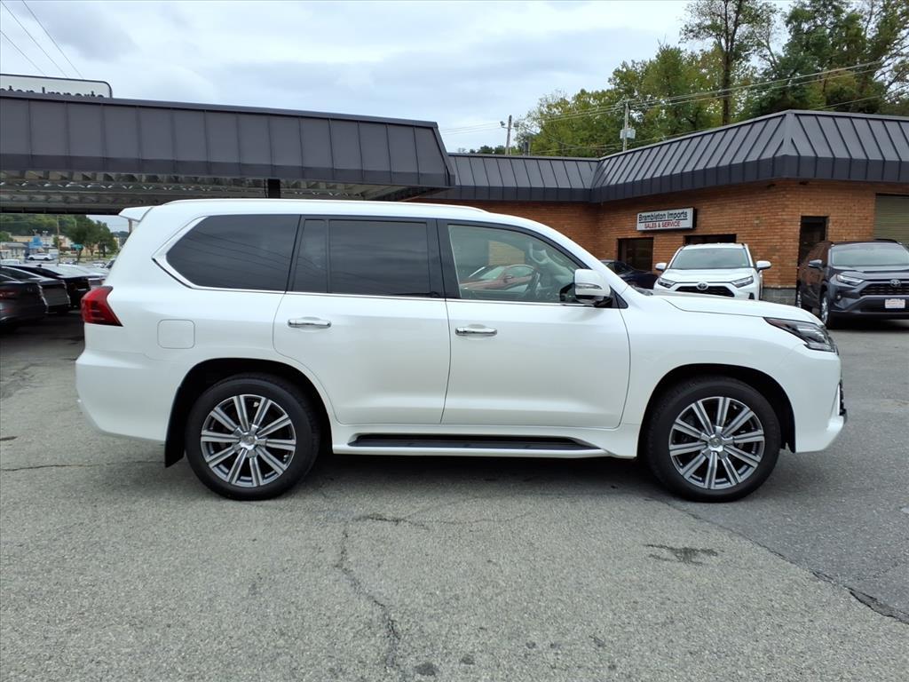 2016 Lexus LX 570 .