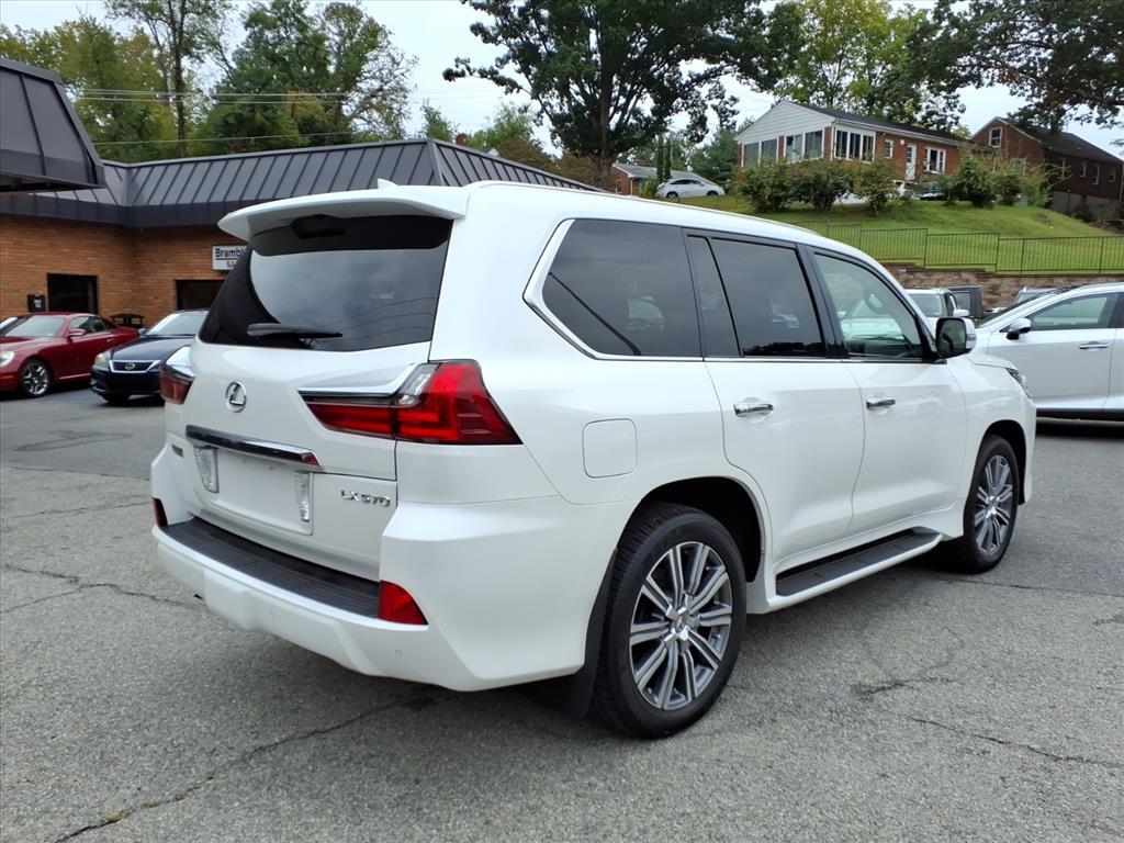 2016 Lexus LX 570 .