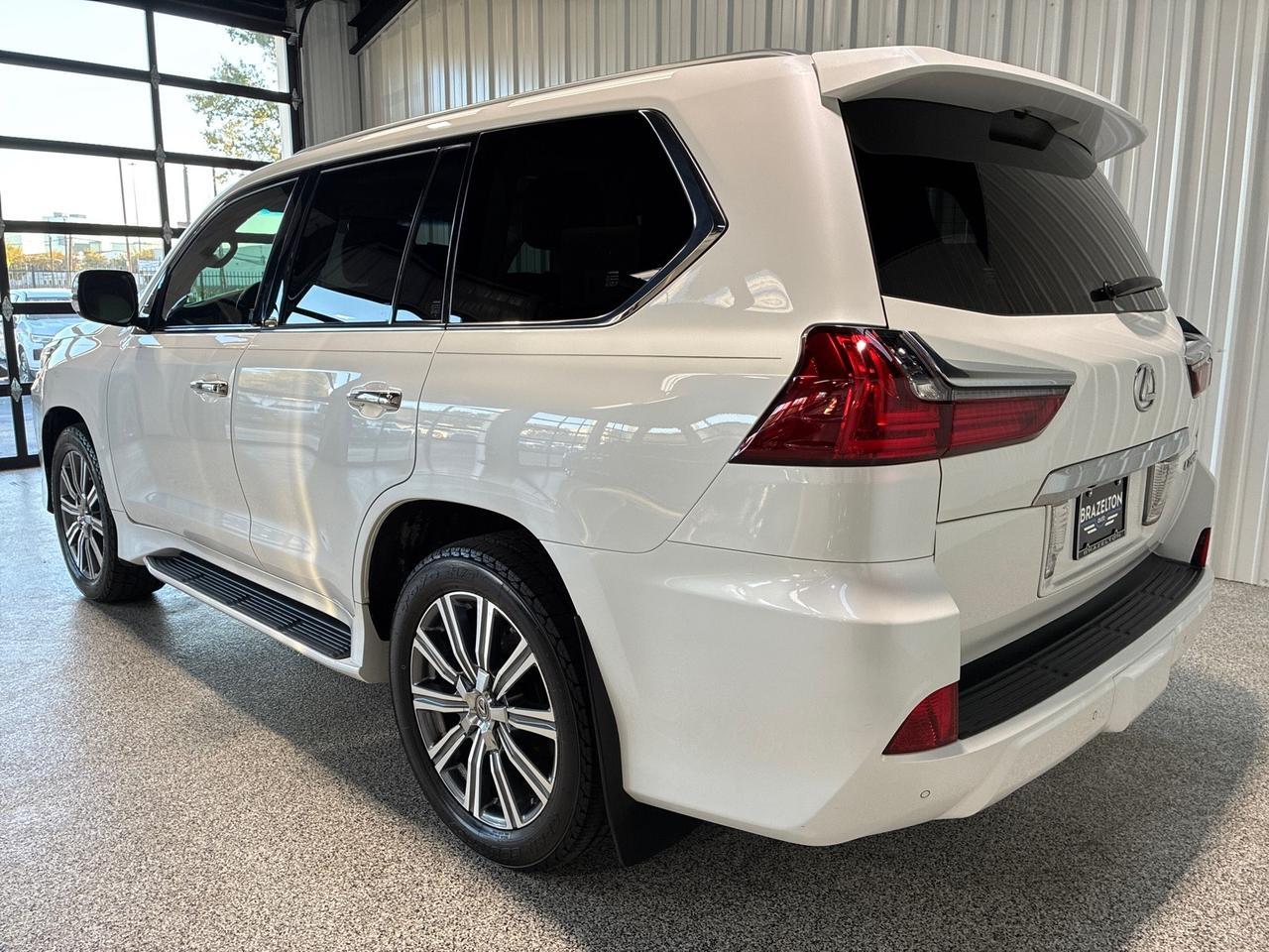 2016 Lexus LX570 Luxury Pkg, ML Sound, HUD, Rear Entertainment