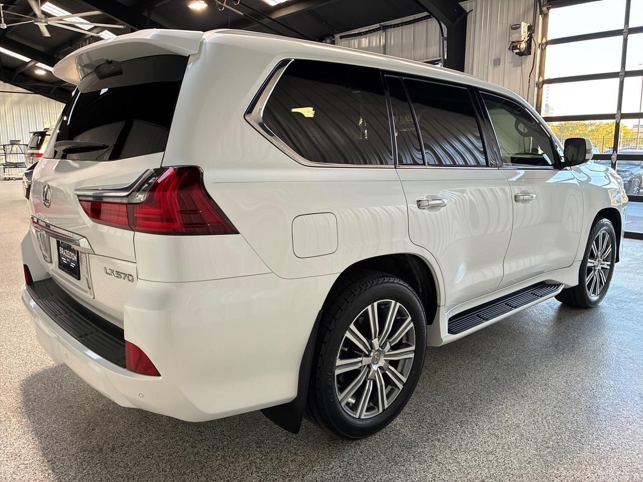 2016 Lexus LX570 Luxury Pkg, ML Sound, HUD, Rear Entertainment