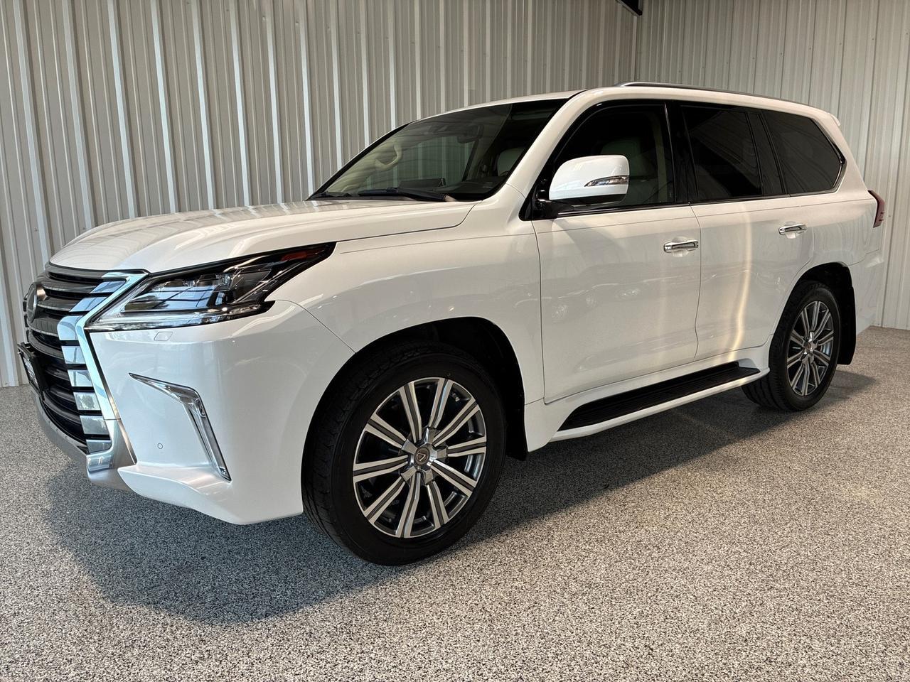 2016 Lexus LX570 Luxury Pkg, ML Sound, HUD, Rear Entertainment