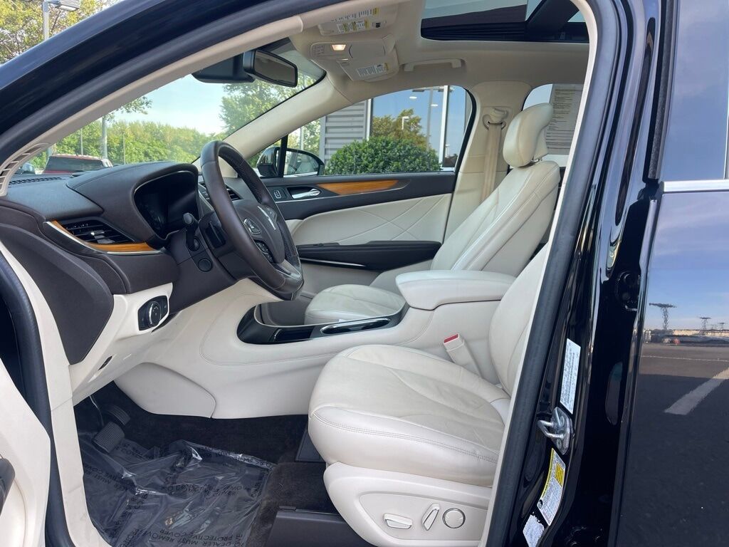 2016 Lincoln MKC Reserve Orange MA