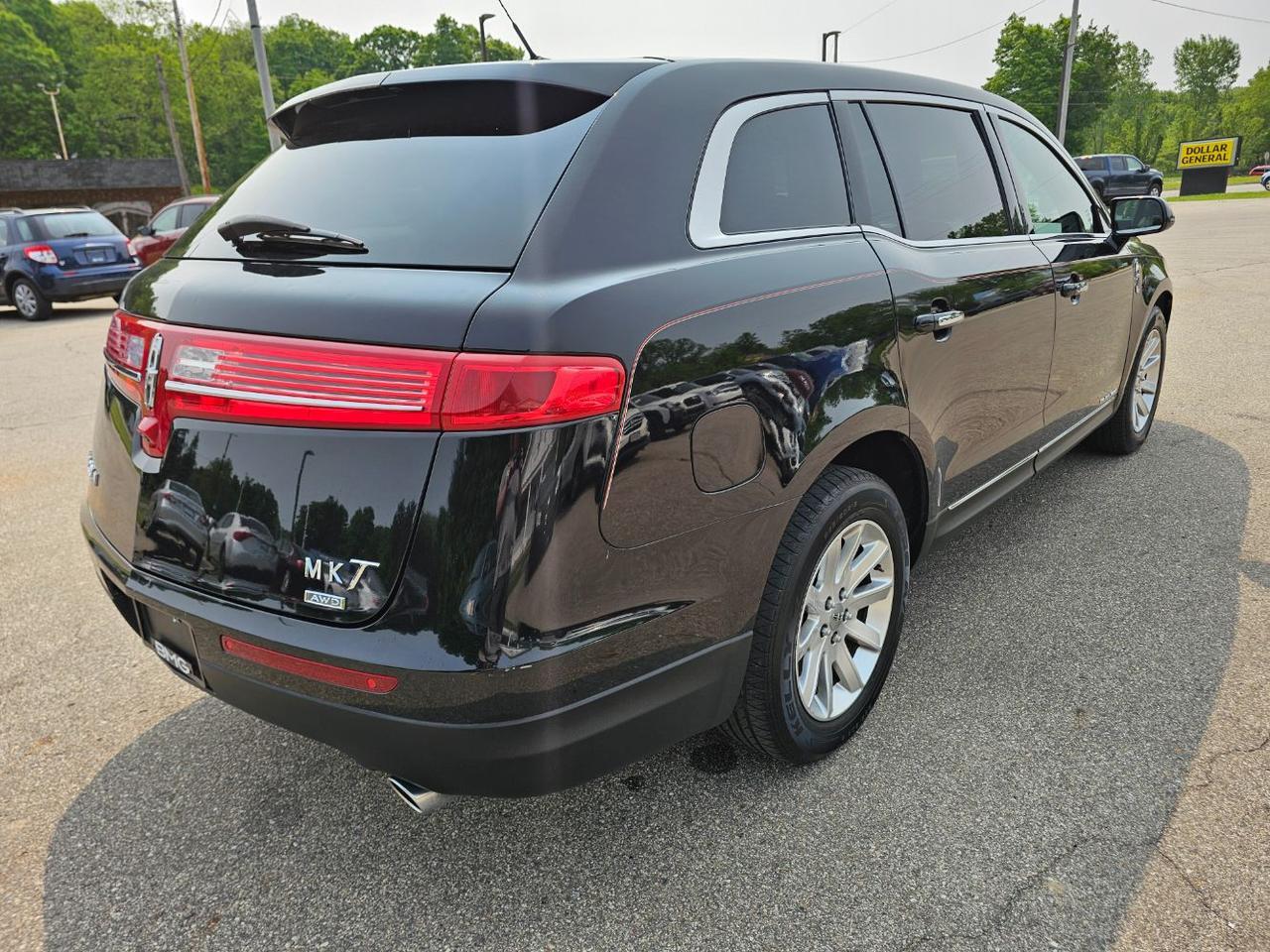 2016 Lincoln MKT Town Car Livery Hastings MI