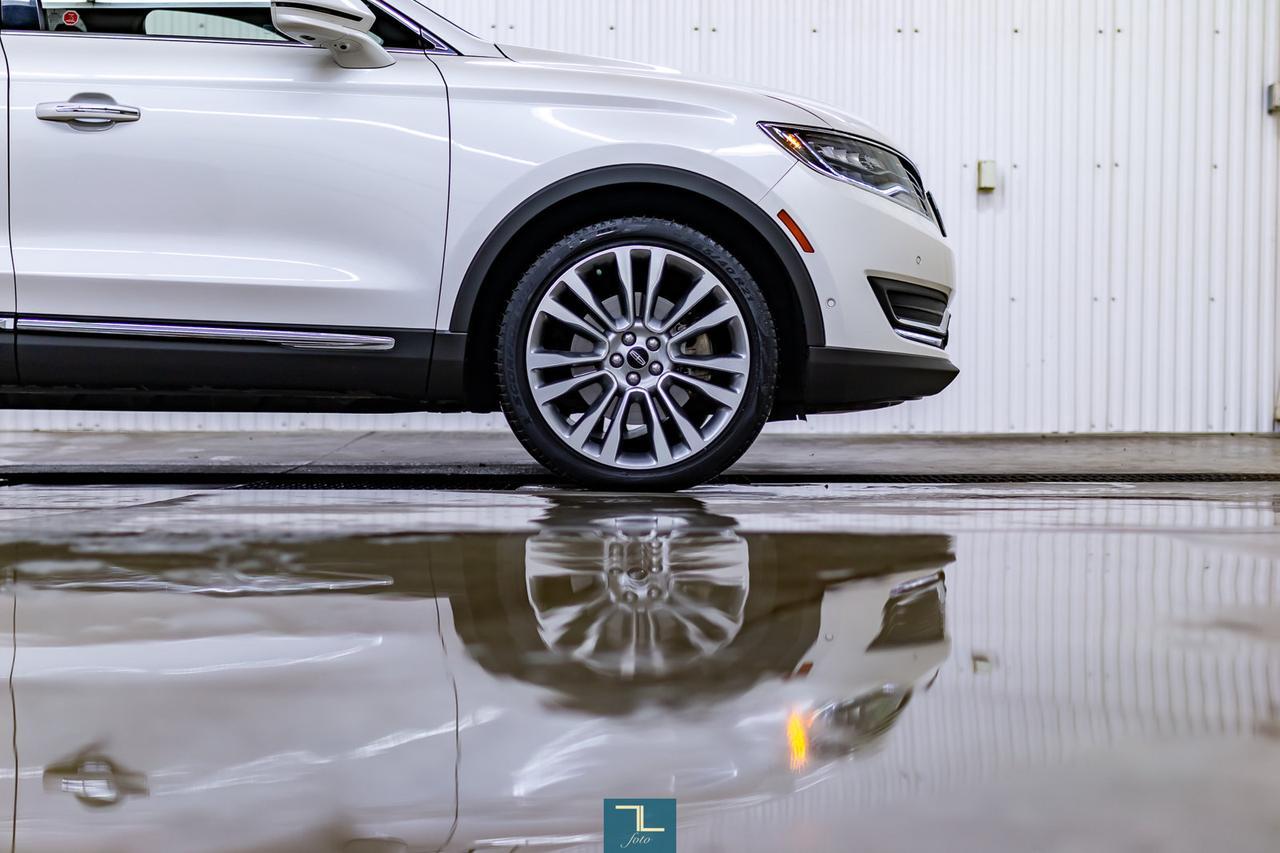 2016 Lincoln MKX AWD Reserve Leather Roof Nav BCam Red Deer AB