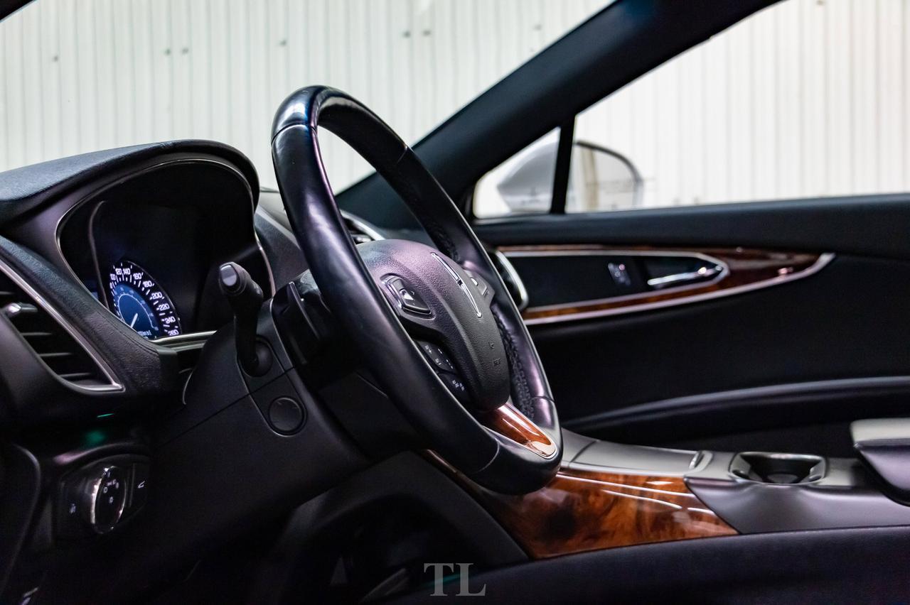 2016 Lincoln MKX AWD Reserve Leather Roof Nav BCam Red Deer AB