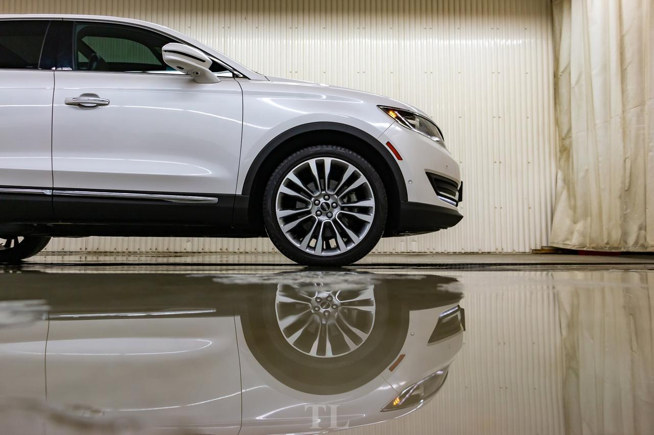 2016 Lincoln MKX AWD Reserve Leather Roof Nav BCam Red Deer AB