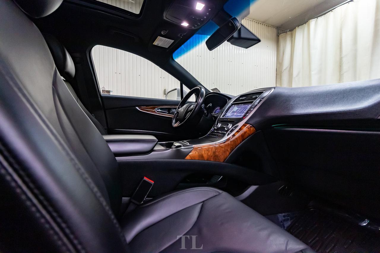 2016 Lincoln MKX AWD Reserve Leather Roof Nav BCam Red Deer AB