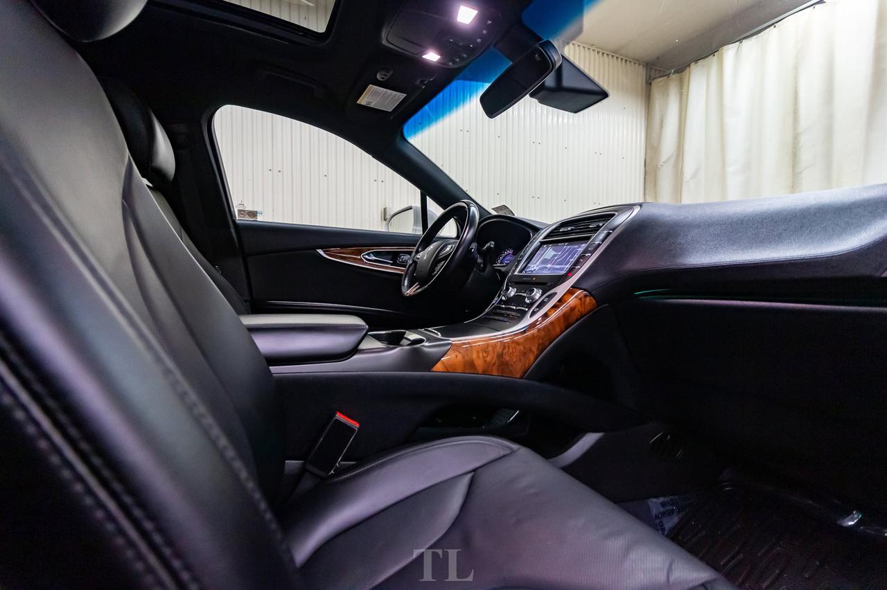 2016 Lincoln MKX AWD Reserve Leather Roof Nav BCam Red Deer AB