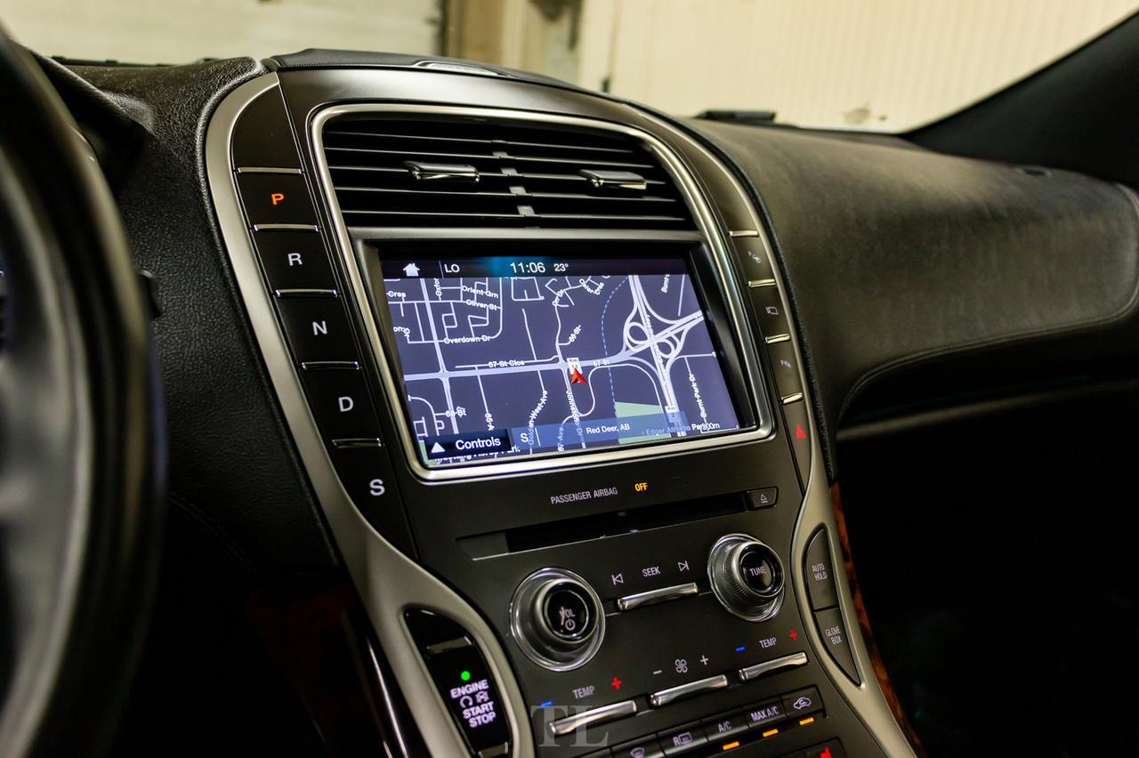 2016 Lincoln MKX AWD Reserve Leather Roof Nav BCam Red Deer AB