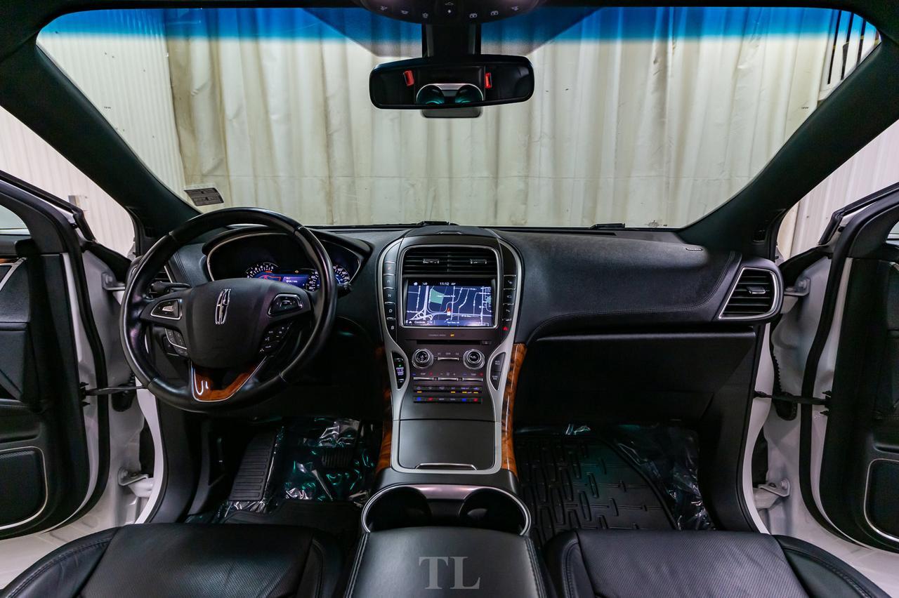 2016 Lincoln MKX AWD Reserve Leather Roof Nav BCam Red Deer AB