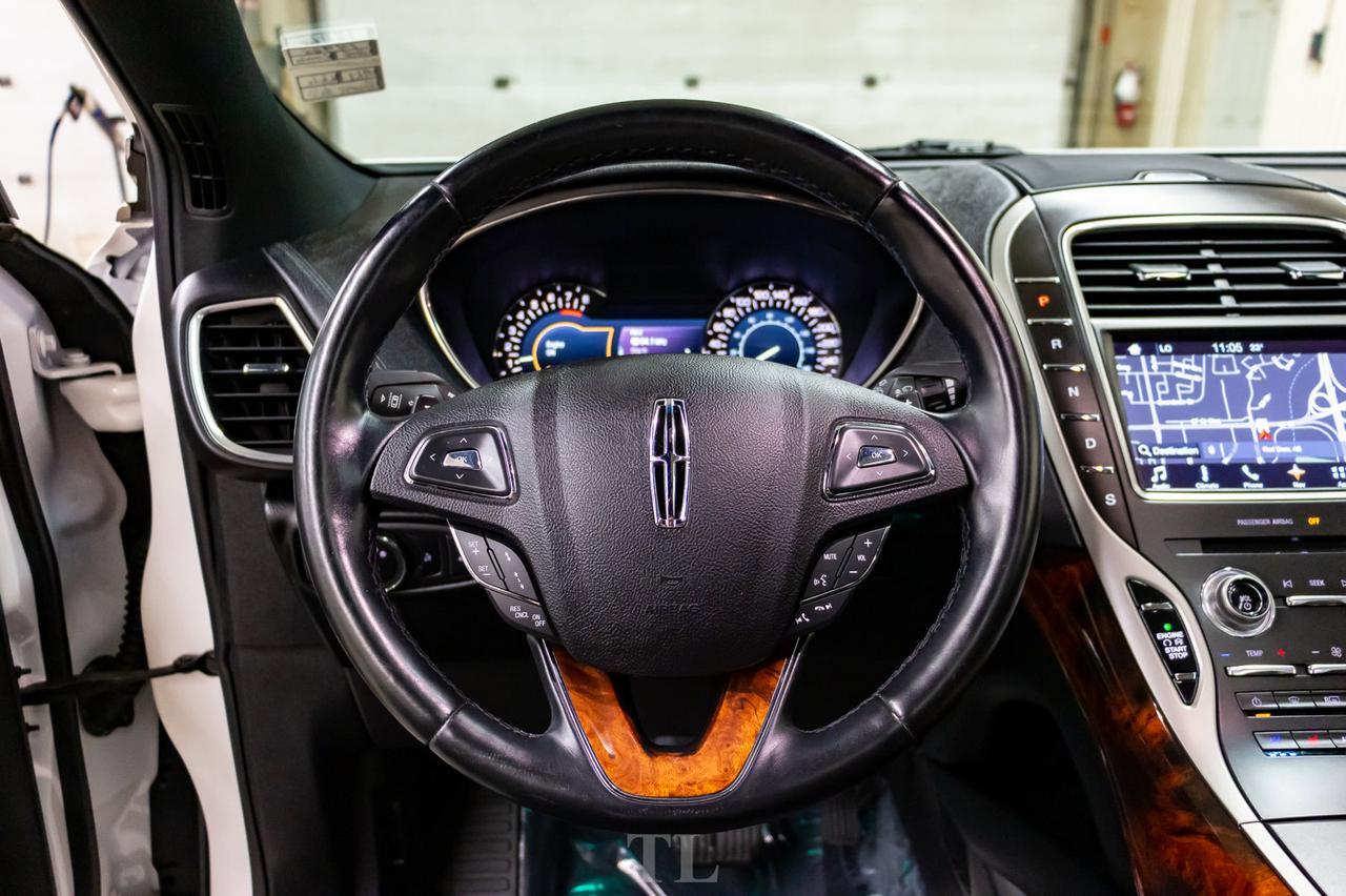 2016 Lincoln MKX AWD Reserve Leather Roof Nav BCam Red Deer AB