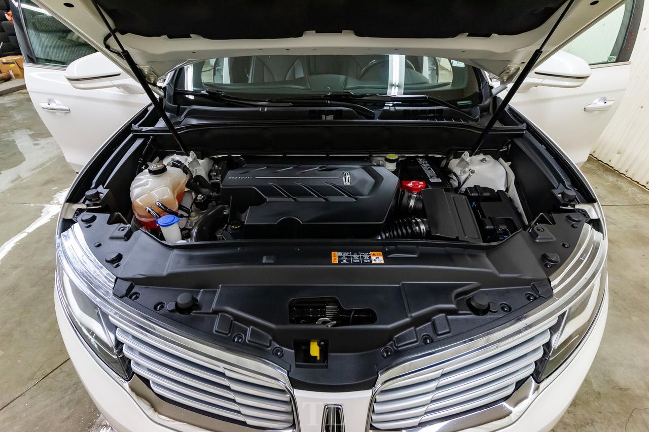 2016 Lincoln MKX AWD Reserve Leather Roof Nav BCam Red Deer AB