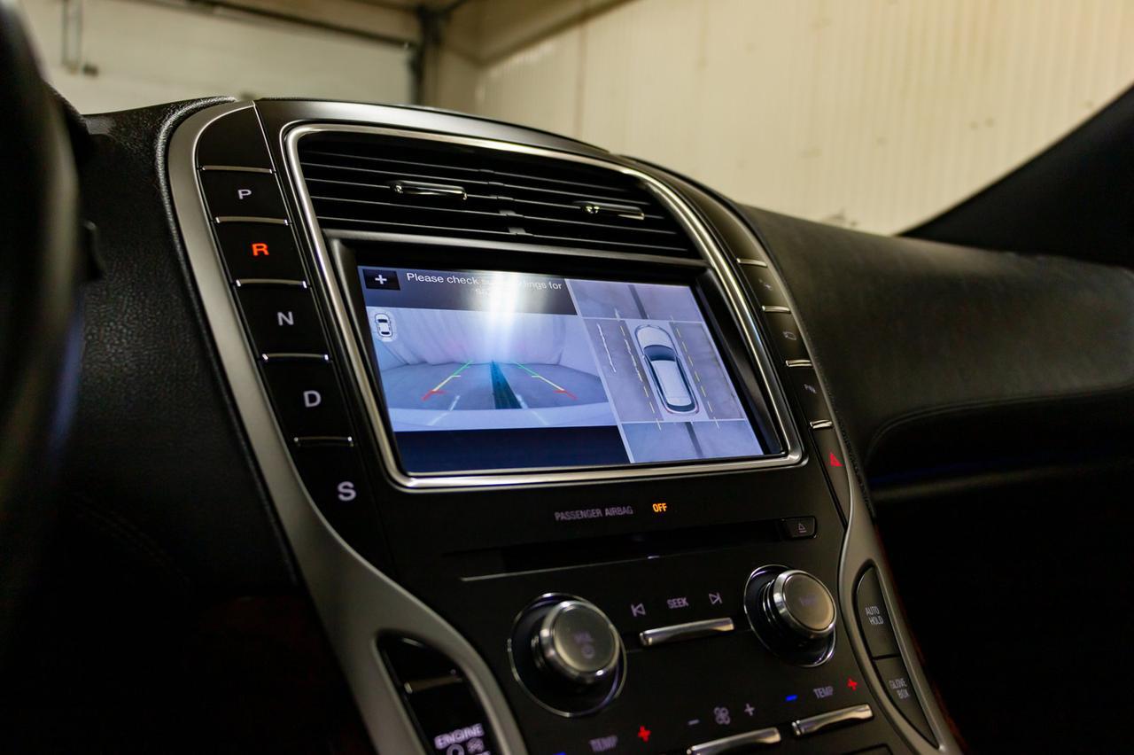 2016 Lincoln MKX AWD Reserve Leather Roof Nav BCam Red Deer AB