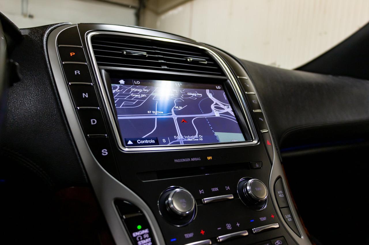 2016 Lincoln MKX AWD Reserve Leather Roof Nav BCam Red Deer AB