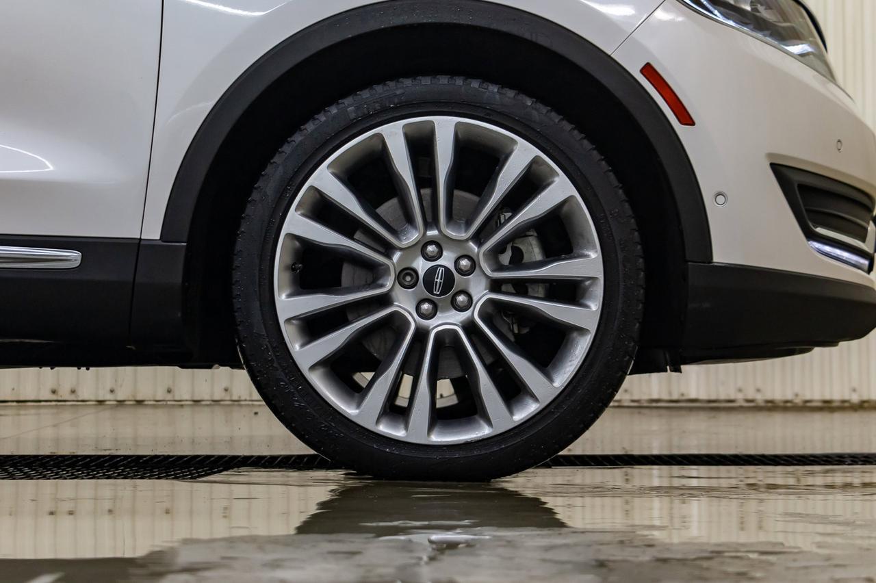 2016 Lincoln MKX AWD Reserve Leather Roof Nav BCam Red Deer AB