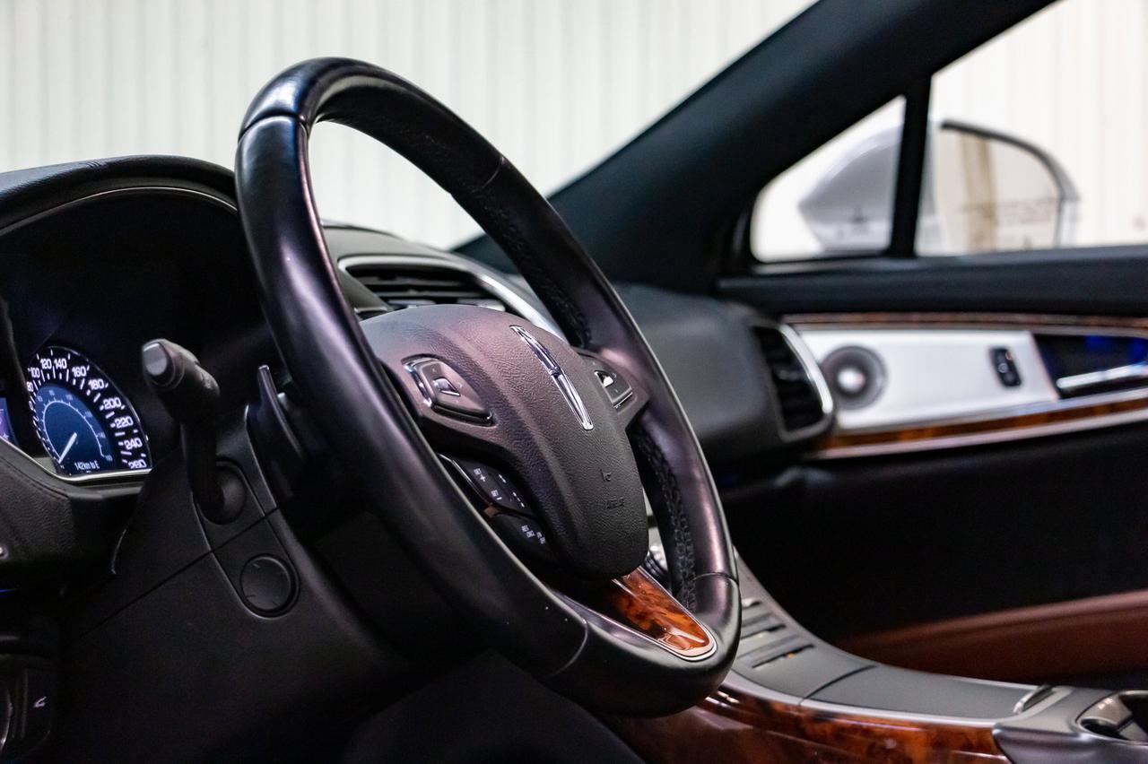 2016 Lincoln MKX AWD Reserve Leather Roof Nav BCam Red Deer AB