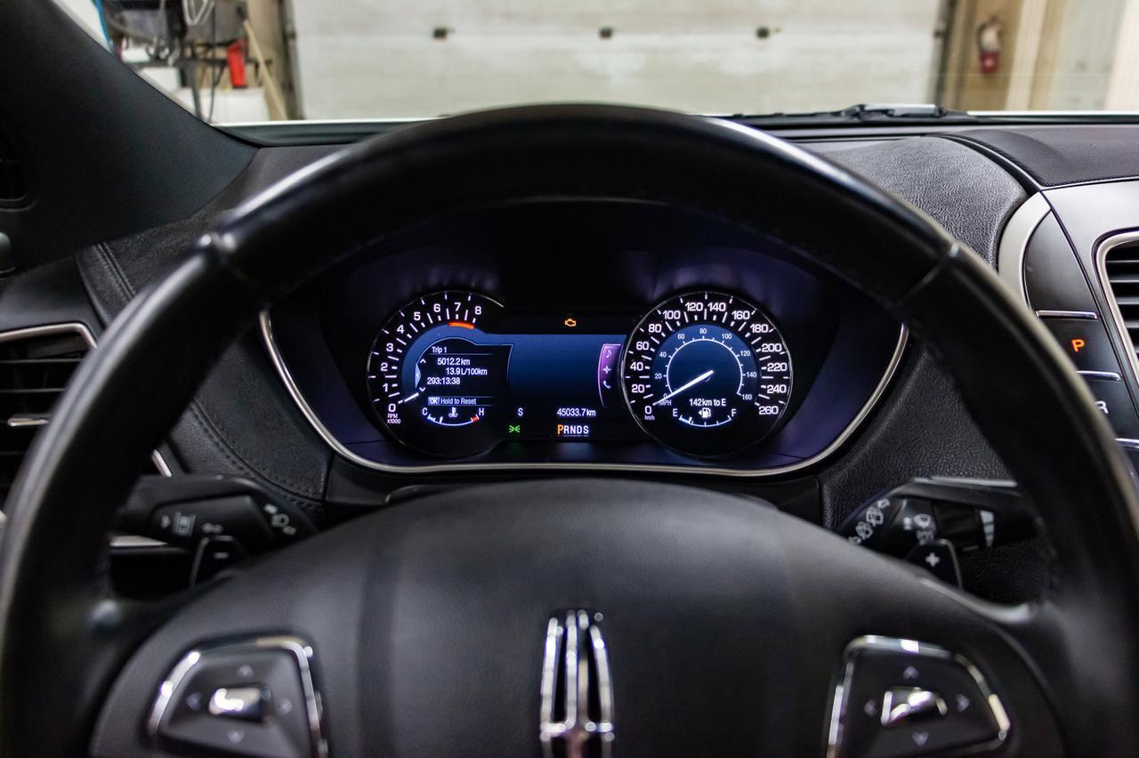 2016 Lincoln MKX AWD Reserve Leather Roof Nav BCam Red Deer AB