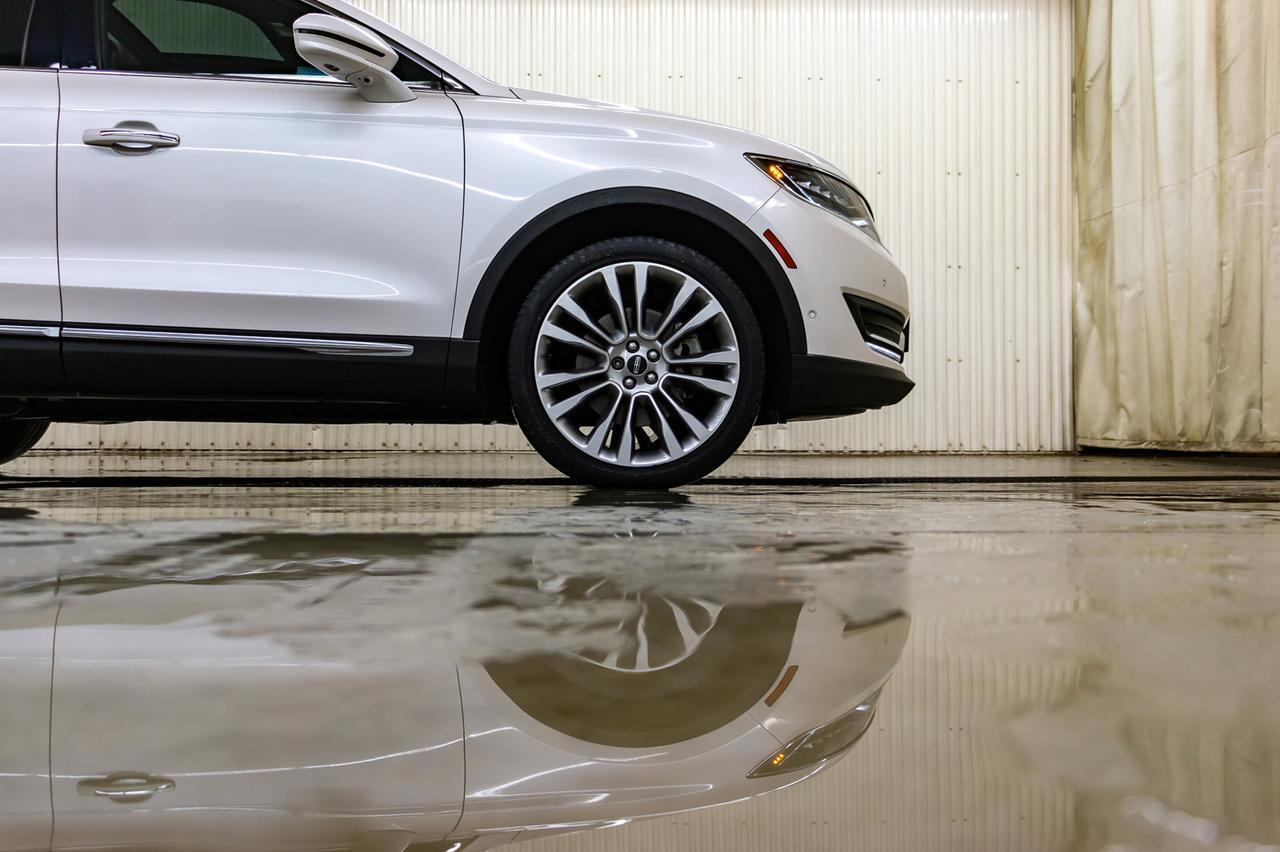 2016 Lincoln MKX AWD Reserve Leather Roof Nav BCam Red Deer AB