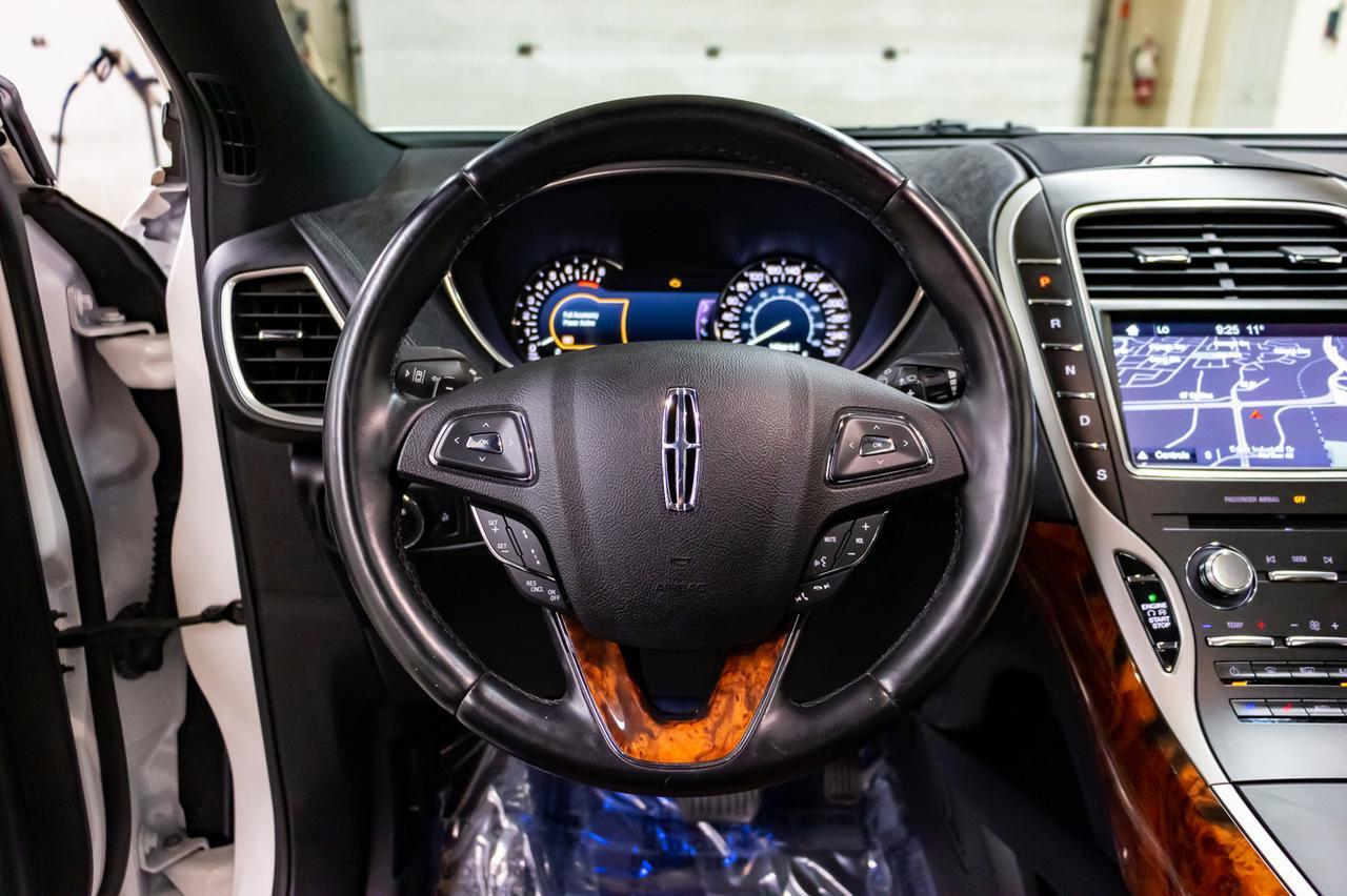 2016 Lincoln MKX AWD Reserve Leather Roof Nav BCam Red Deer AB