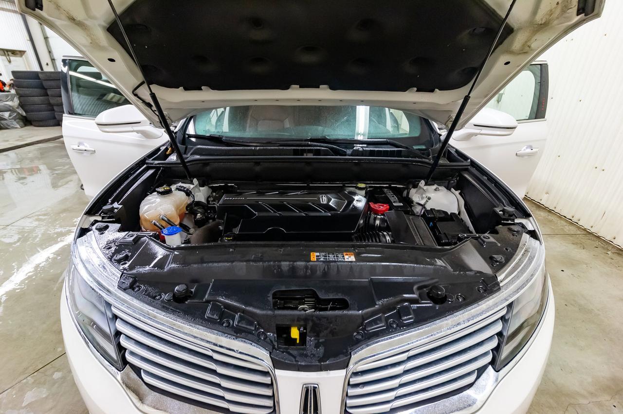 2016 Lincoln MKX AWD Reserve Leather Roof Nav BCam Red Deer AB