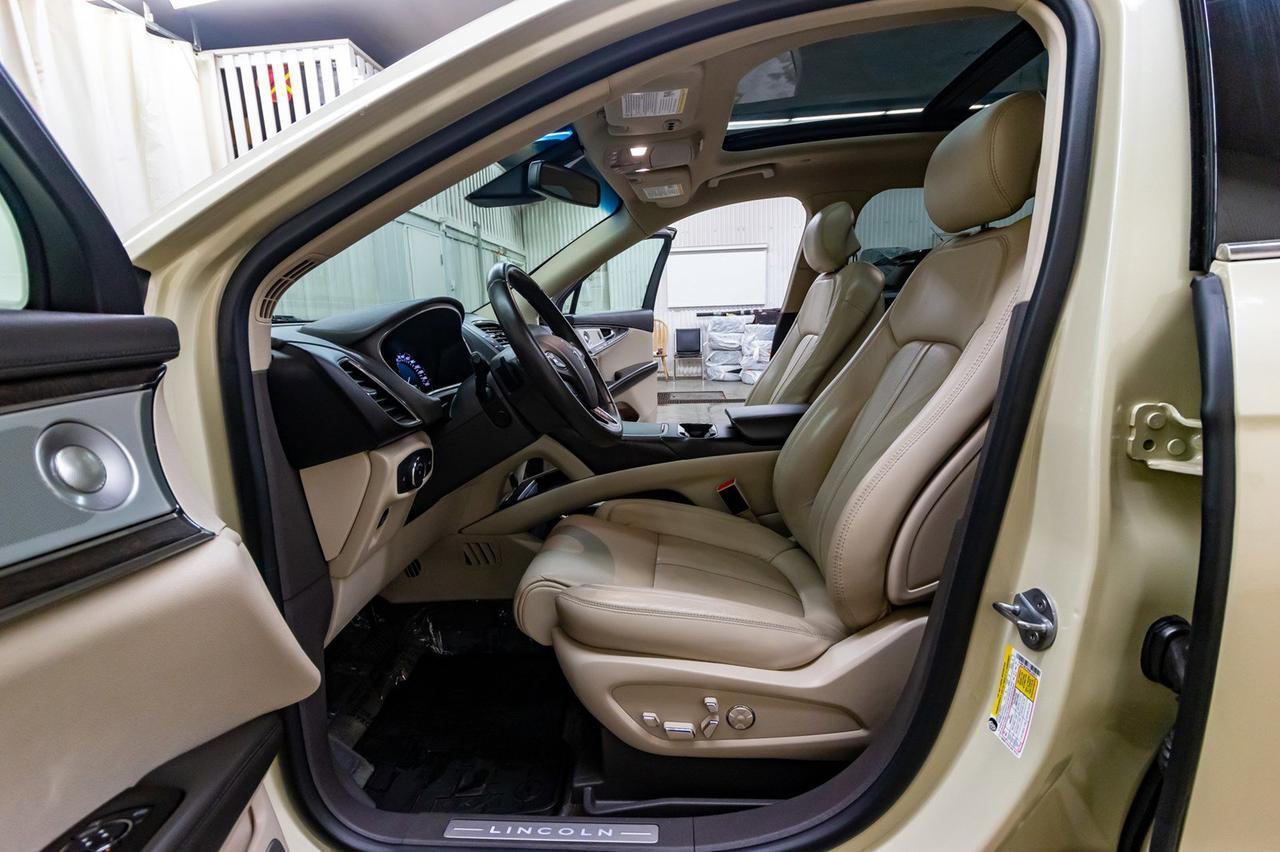 2016 Lincoln MKX AWD Reserve Leather Roof Nav Red Deer AB