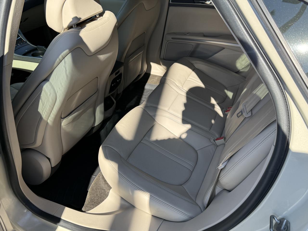 2016 Lincoln MKZ Base photo 14