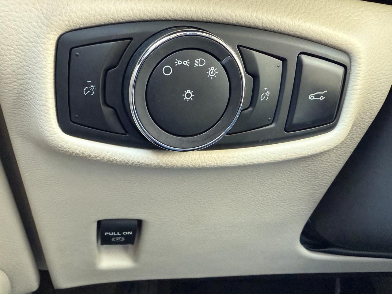 2016 Lincoln MKZ Base photo 13