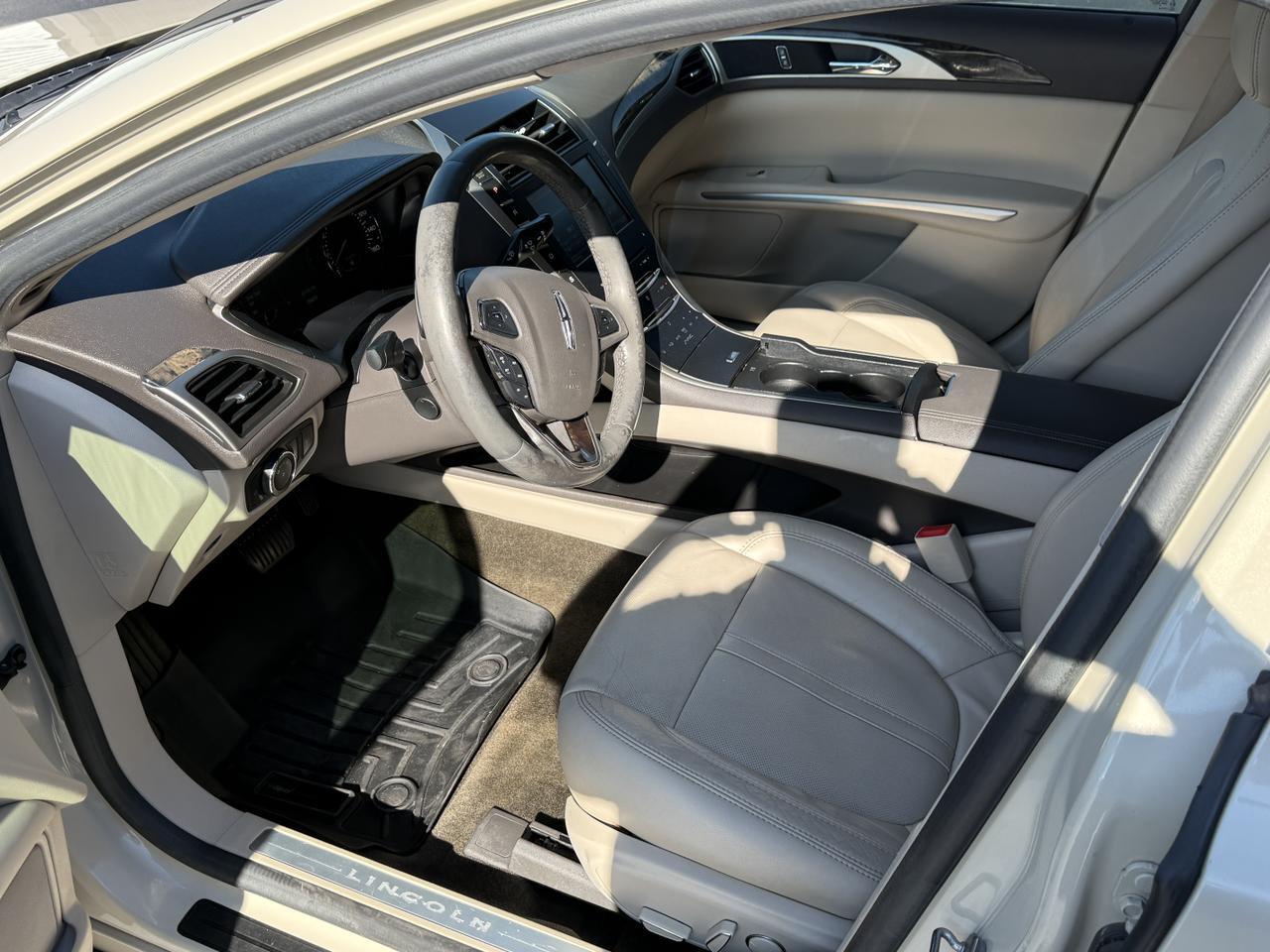 2016 Lincoln MKZ Base photo 7