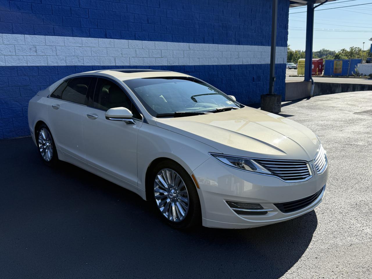 2016 Lincoln MKZ Base photo 3