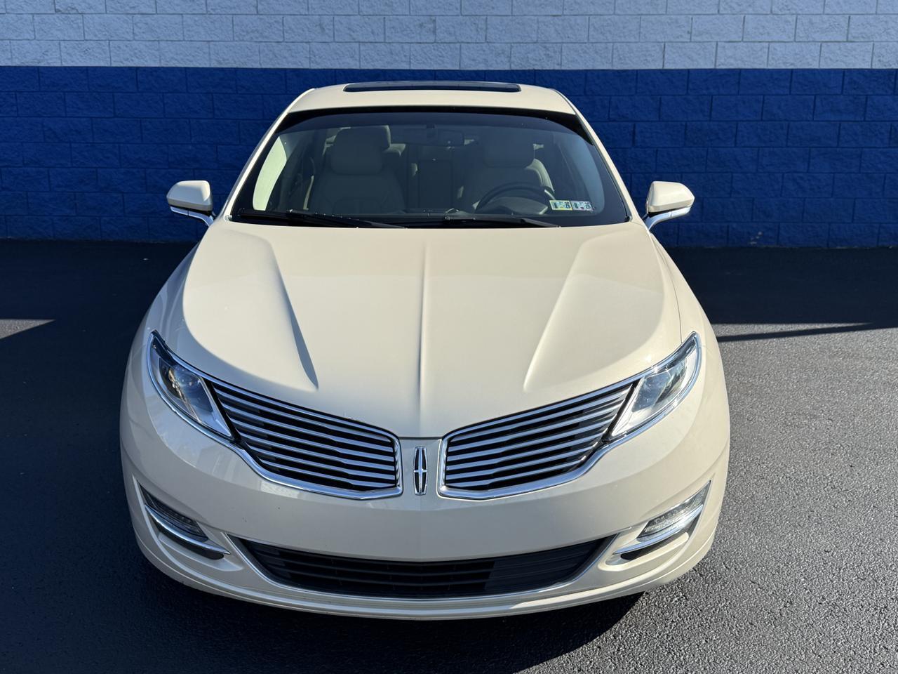 2016 Lincoln MKZ Base photo 4