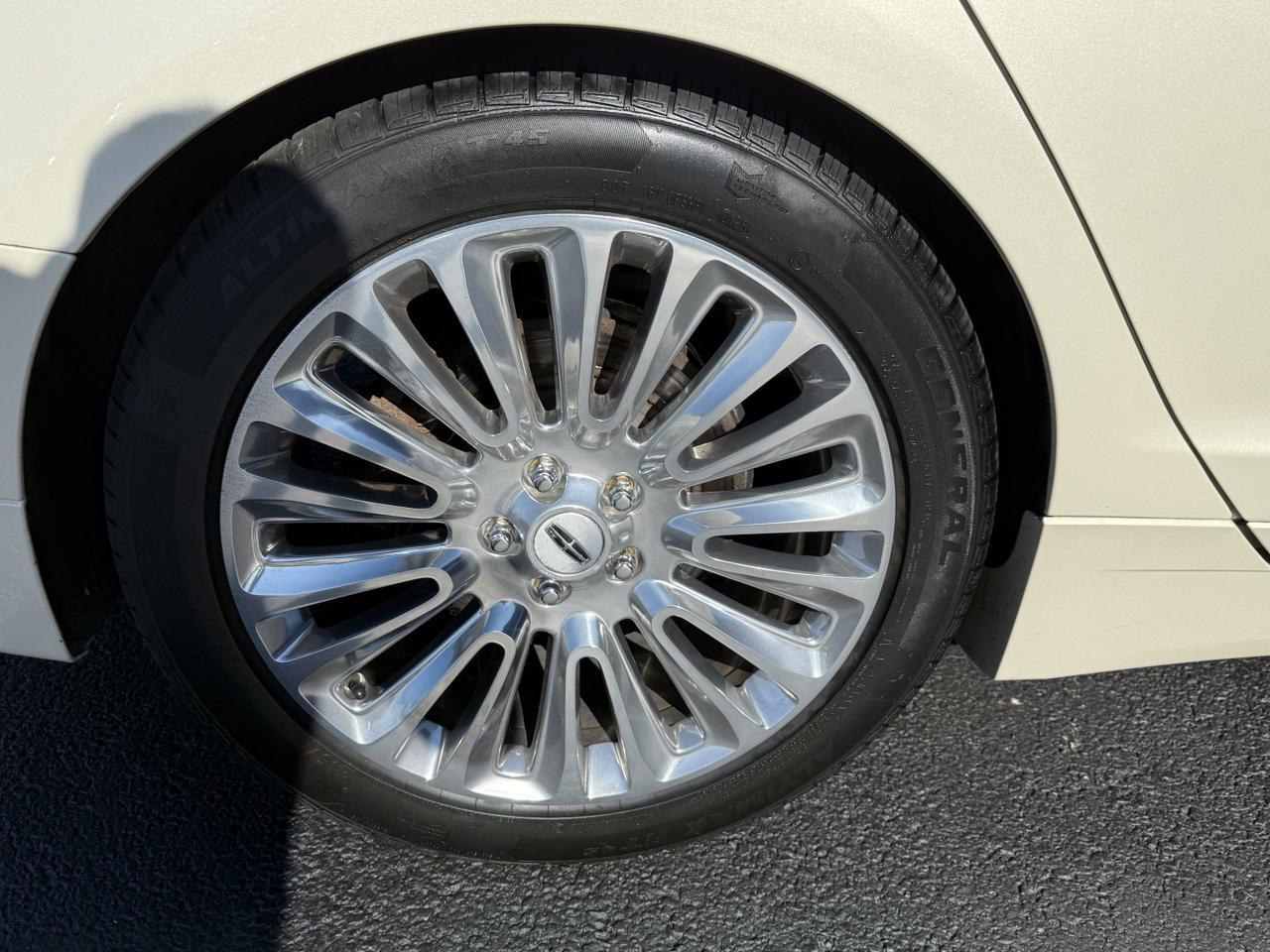 2016 Lincoln MKZ Base photo 22