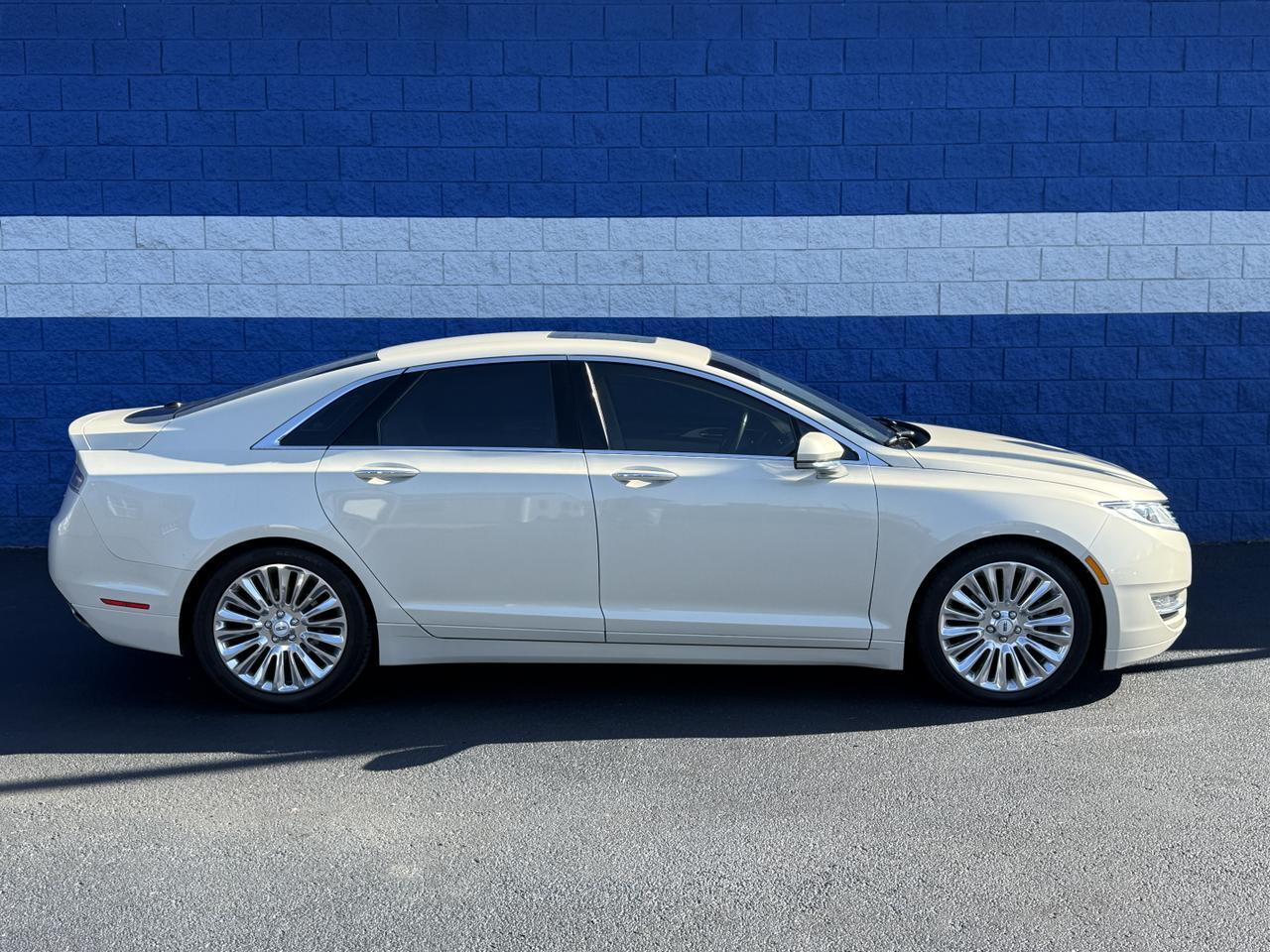 2016 Lincoln MKZ Base photo 2