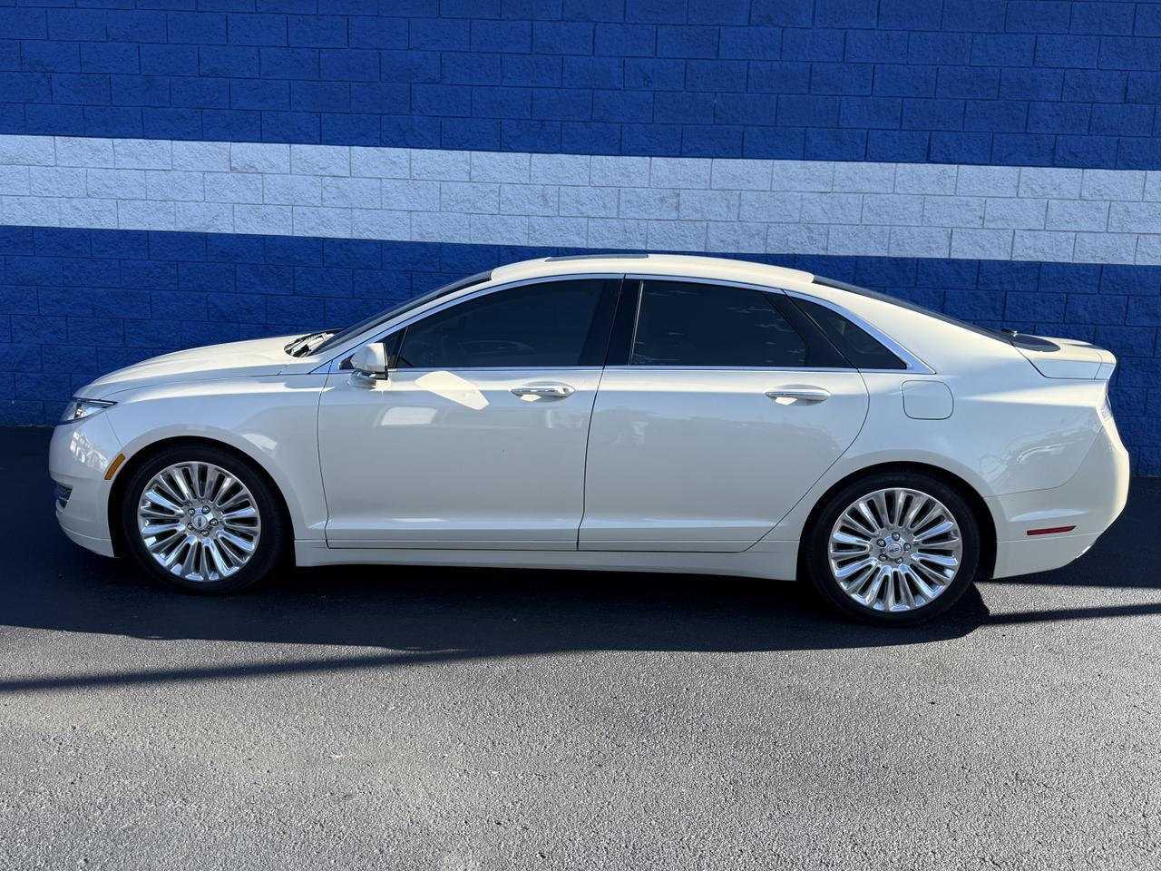 2016 Lincoln MKZ Base photo 16