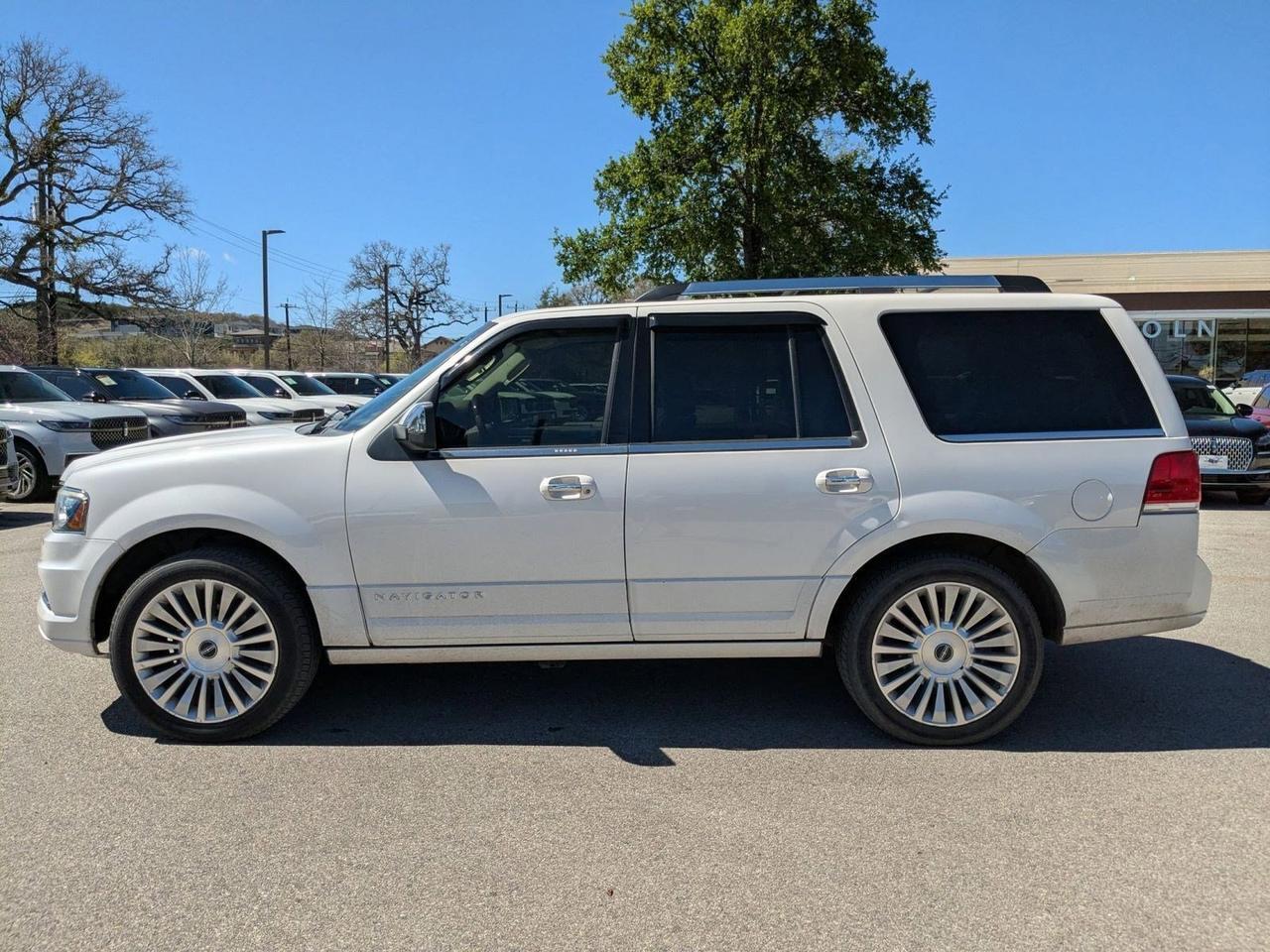 2016 Lincoln Navigator Select