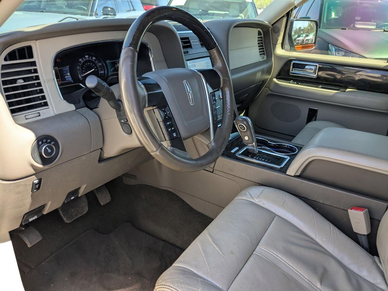 2016 Lincoln Navigator Select