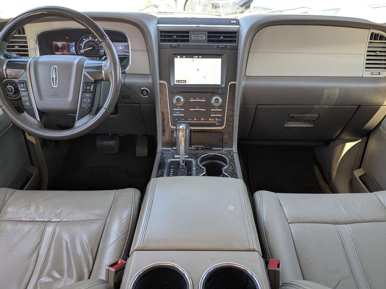 2016 Lincoln Navigator Select