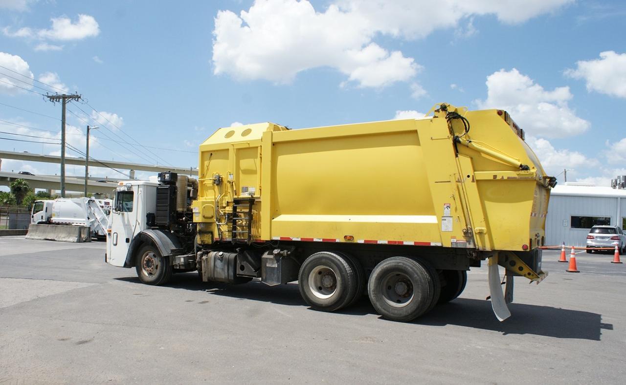 2016 Mack LEU613 28 Yard Heil Side Loader Garbage Truck Tampa FL