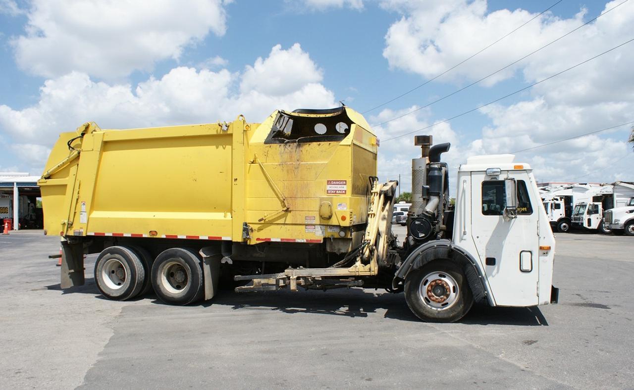 2016 Mack LEU613 28 Yard Heil Side Loader Garbage Truck Tampa FL