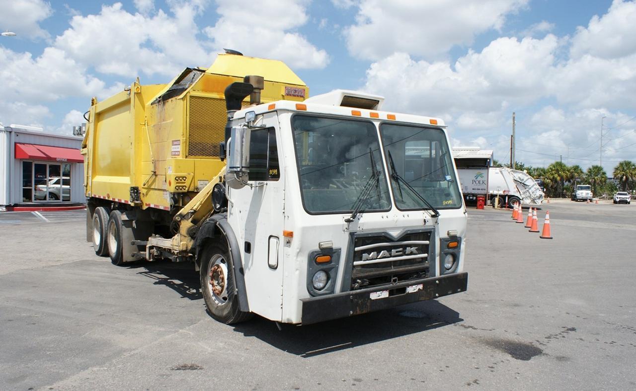 2016 Mack LEU613 28 Yard Heil Side Loader Garbage Truck