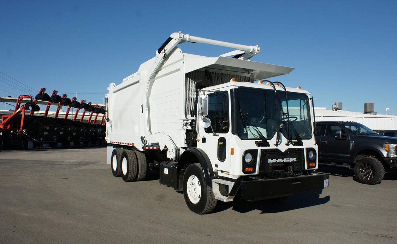 2016 Mack MRU 613 40 Yard Heil Front Loader Garbage Truck