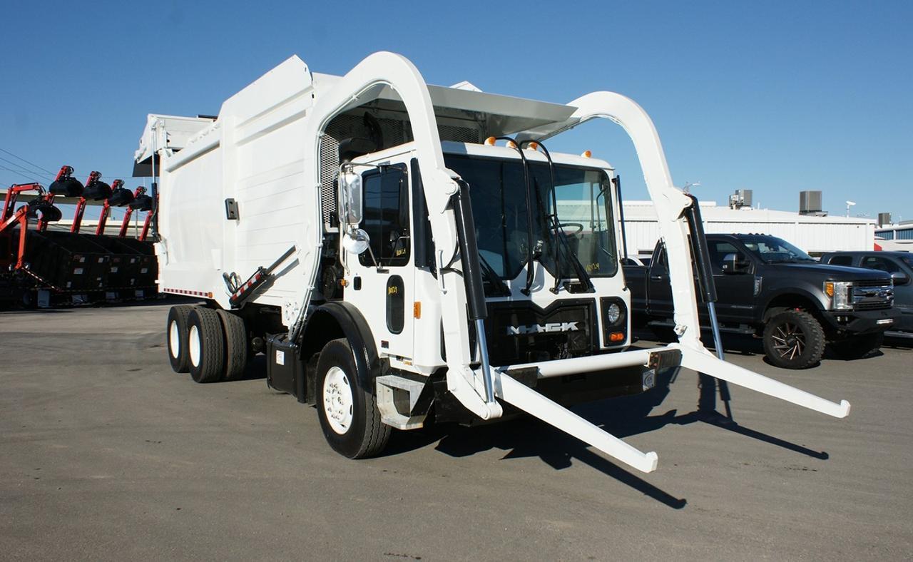 2016 Mack MRU 613 40 Yard Heil Front Loader Garbage Truck